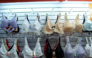 從文胸到服飾 現(xiàn)代女性內(nèi)衣的時尚與功能進化